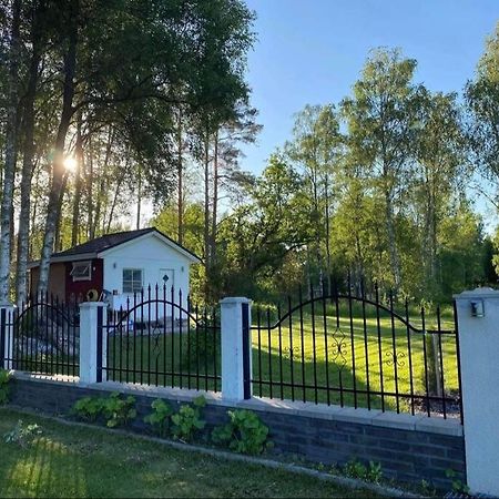 Trevlig Stuga Med Uteplats Rimbo Екстер'єр фото