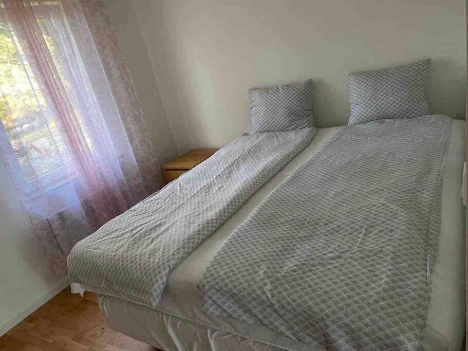 Trevlig Stuga Med Uteplats Rimbo Екстер'єр фото